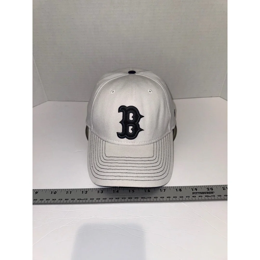 New Era 39THIRTY Boston Red Sox Hat Mens Medium Large White Navy Blue StretchFit